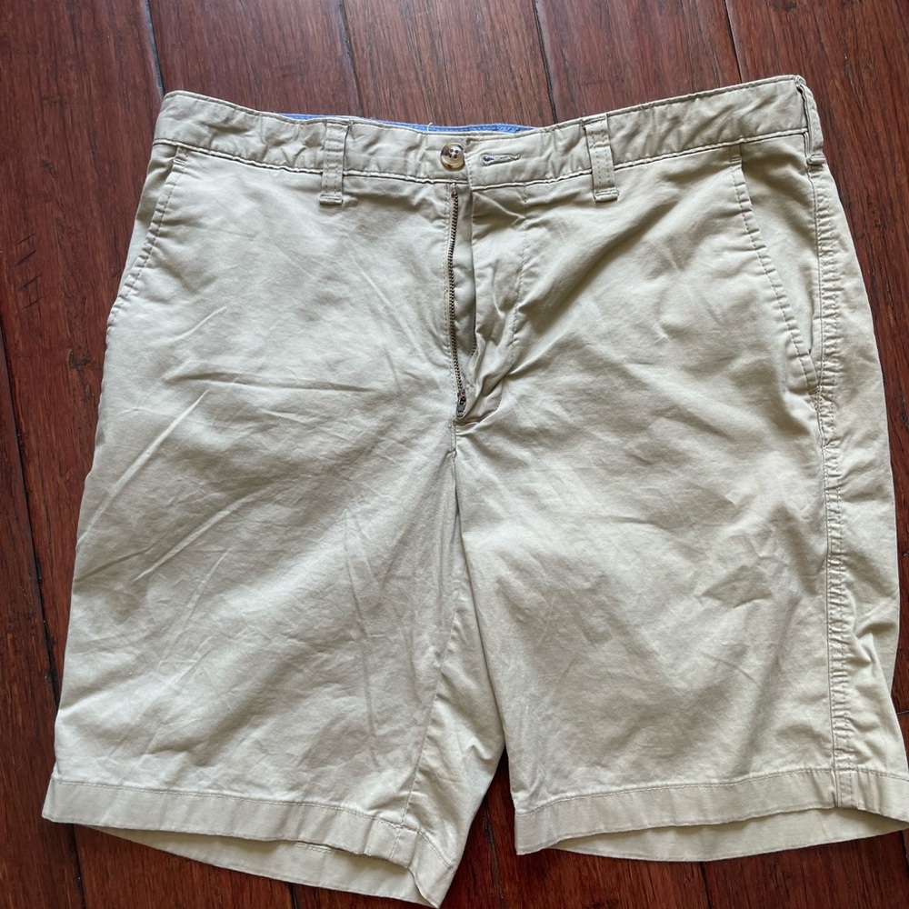 KHAKI SHORTS